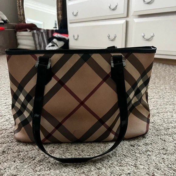 Burberry Purse - Picture 1 of 5